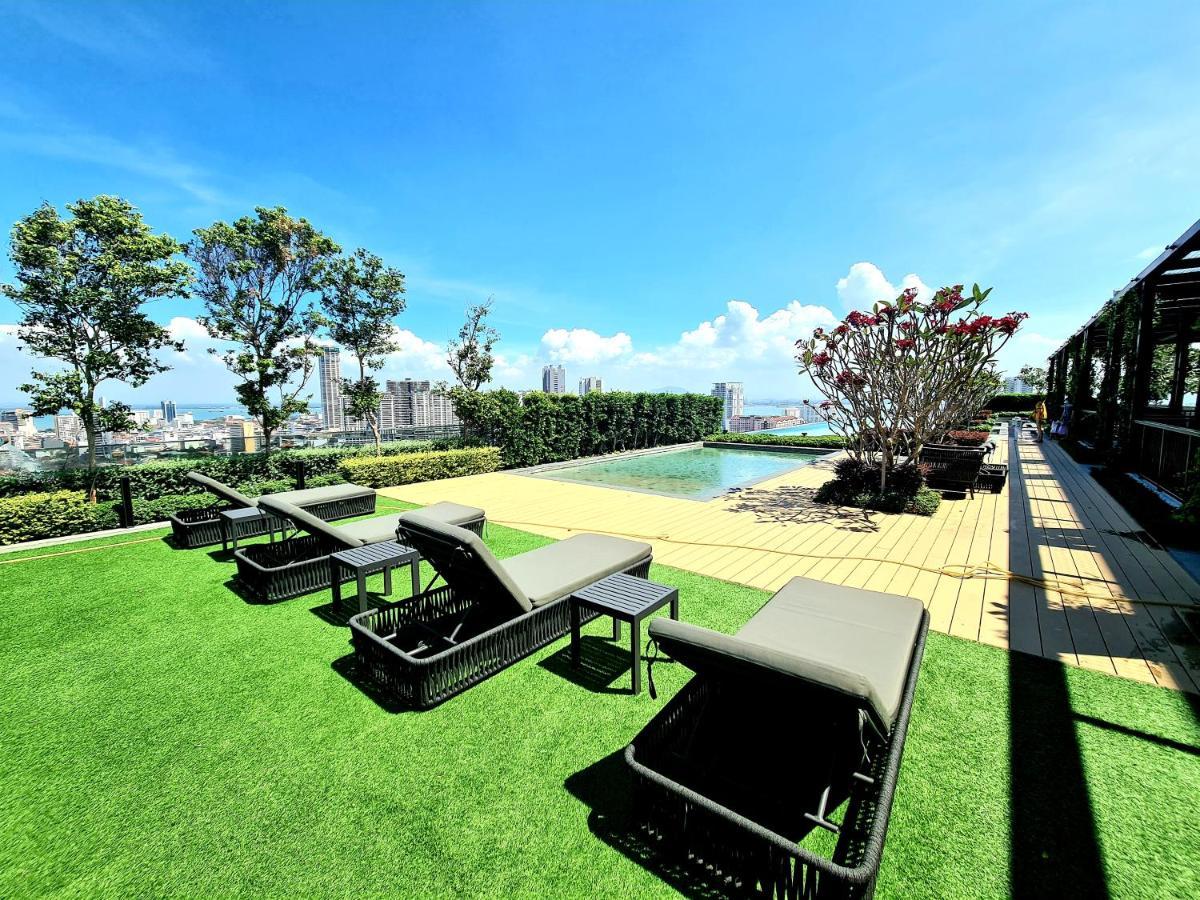 Beacon Executive Suite - Skypool Penang View Джорджтаун Экстерьер фото