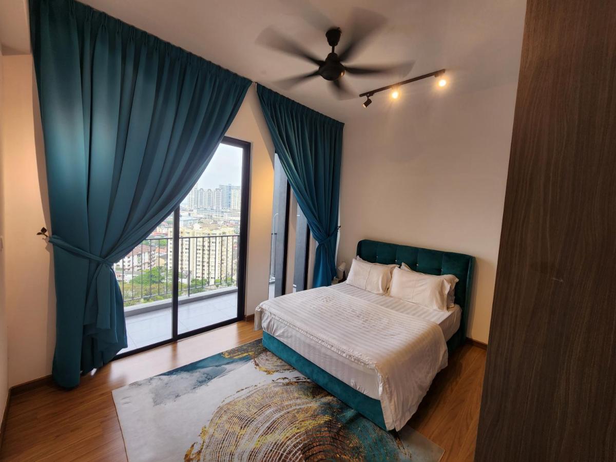 Beacon Executive Suite - Skypool Penang View Джорджтаун Экстерьер фото