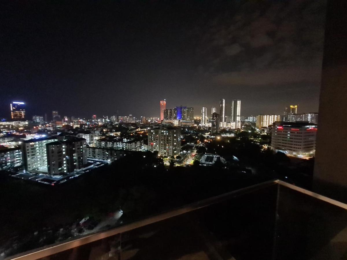 Beacon Executive Suite - Skypool Penang View Джорджтаун Экстерьер фото