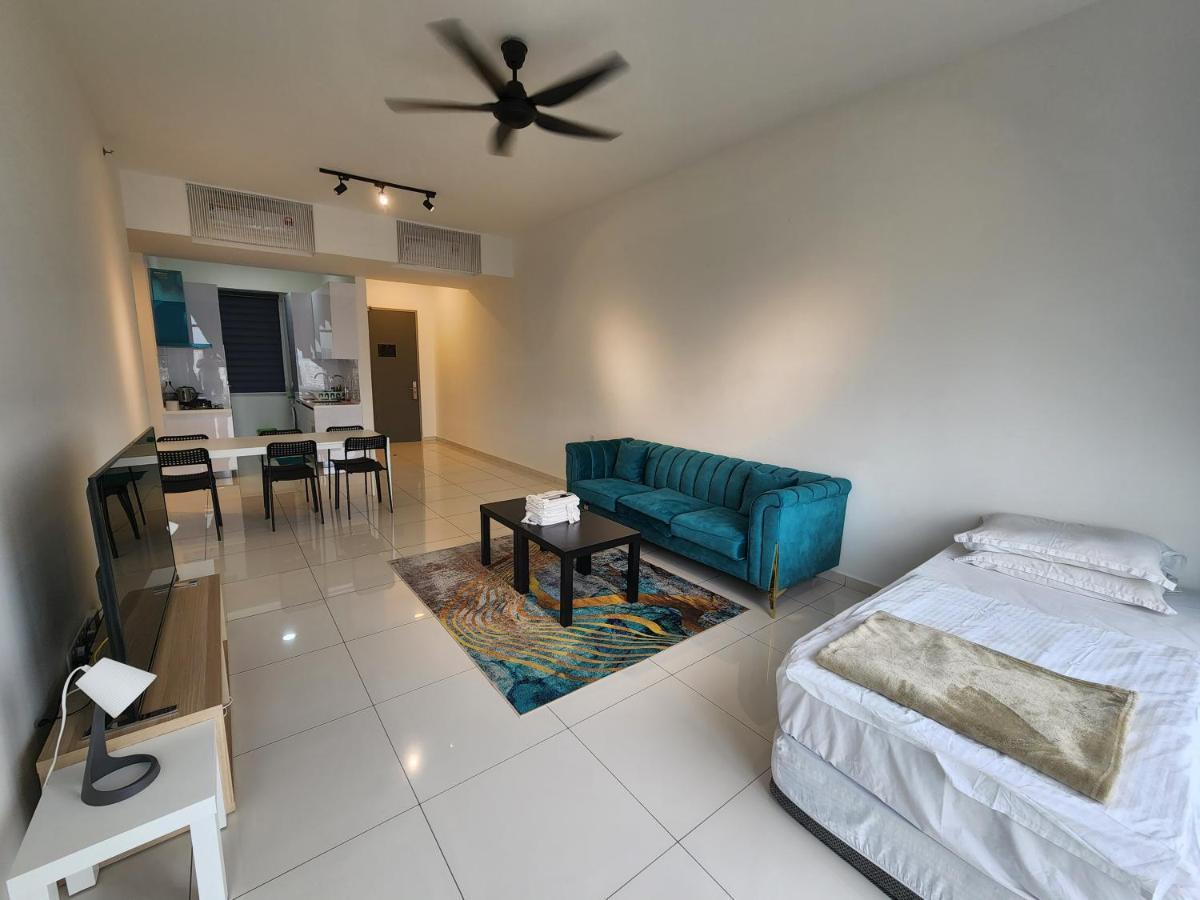 Beacon Executive Suite - Skypool Penang View Джорджтаун Экстерьер фото