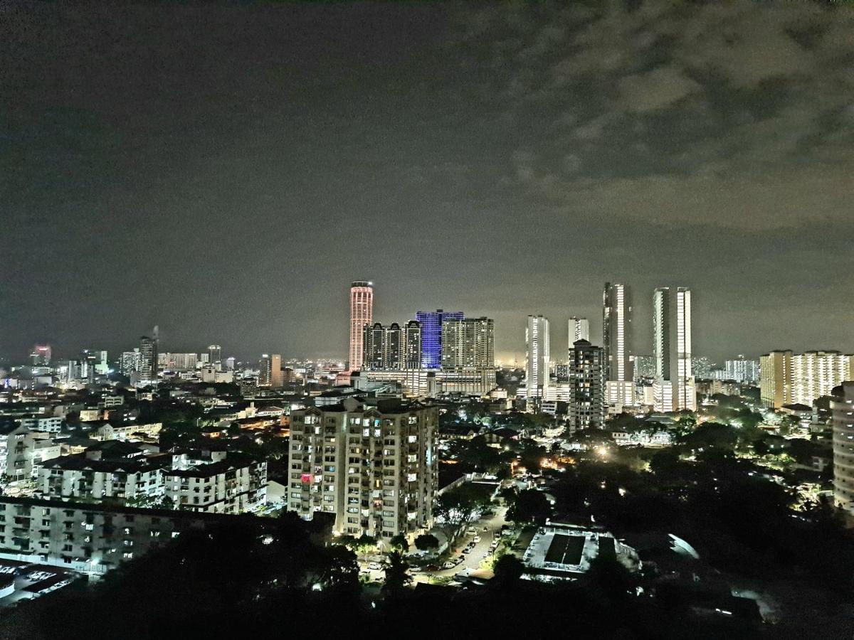Beacon Executive Suite - Skypool Penang View Джорджтаун Экстерьер фото