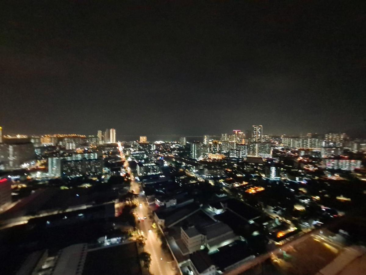 Beacon Executive Suite - Skypool Penang View Джорджтаун Экстерьер фото