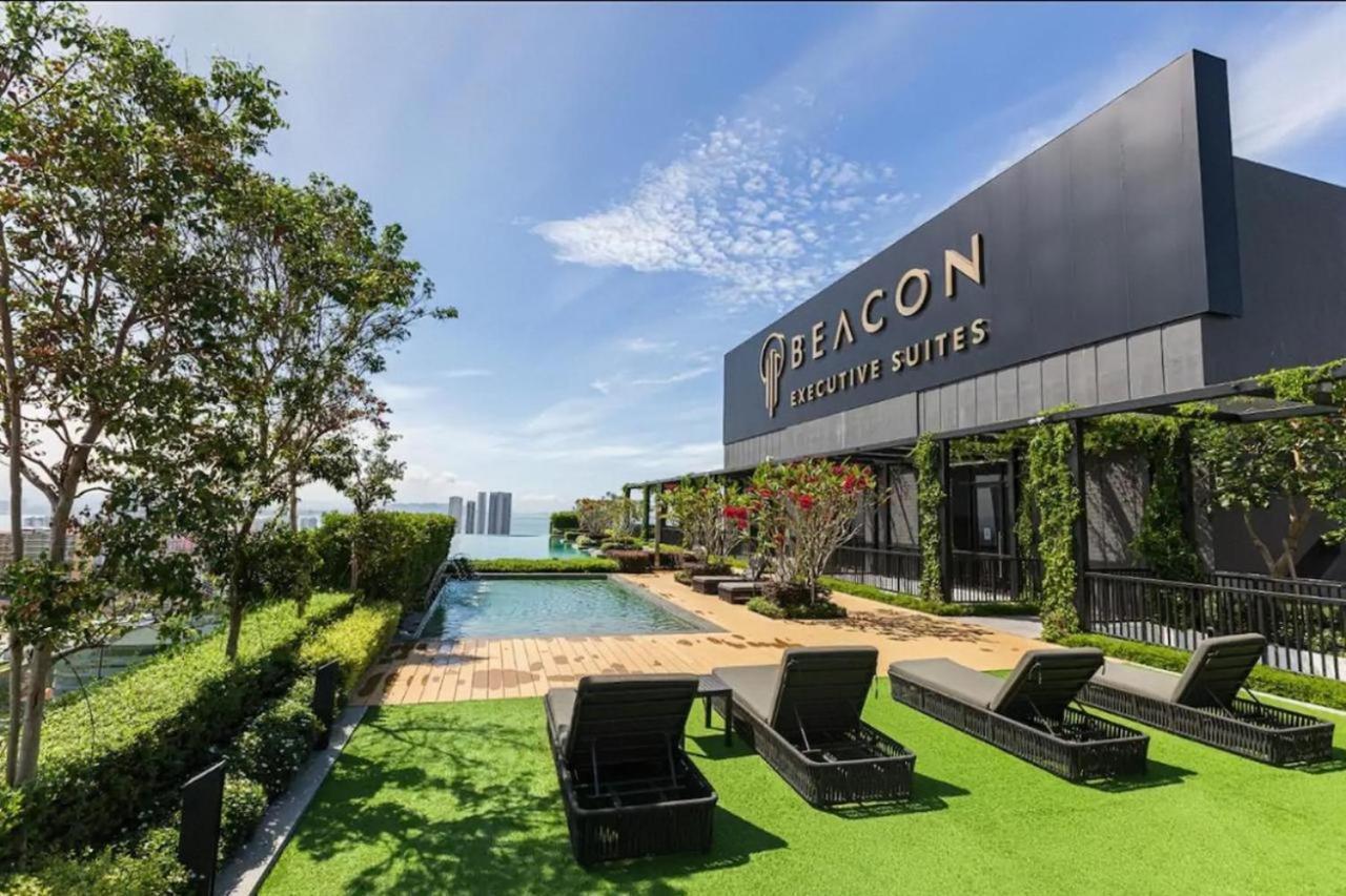 Beacon Executive Suite - Skypool Penang View Джорджтаун Экстерьер фото