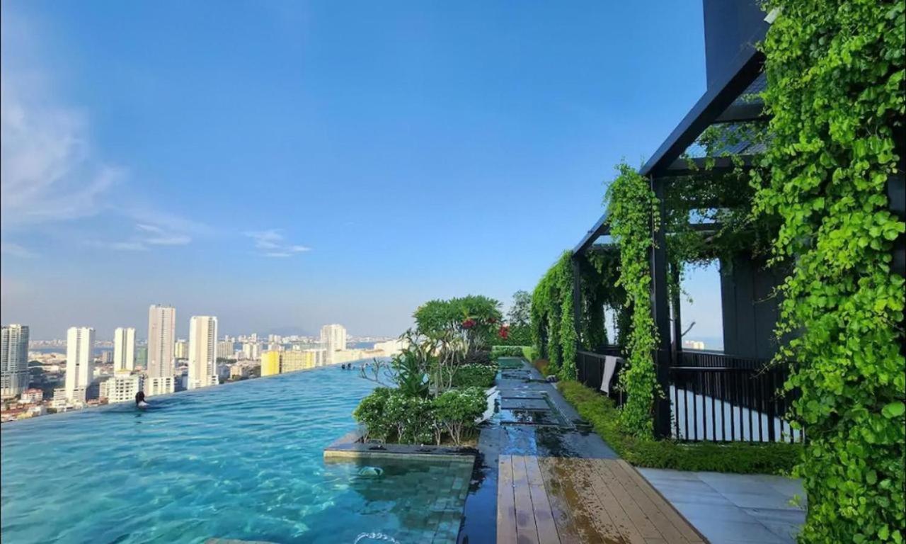 Beacon Executive Suite - Skypool Penang View Джорджтаун Экстерьер фото