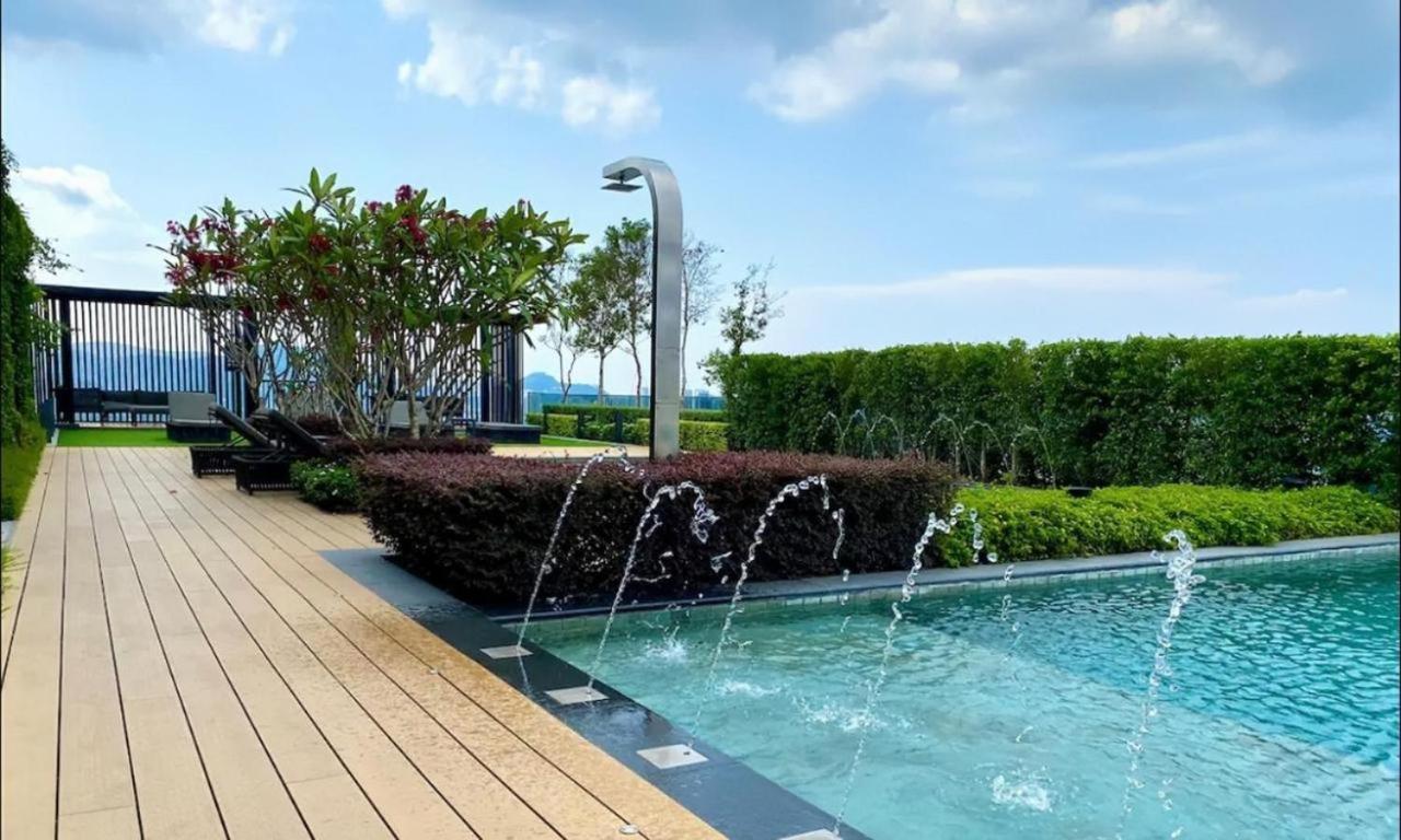 Beacon Executive Suite - Skypool Penang View Джорджтаун Экстерьер фото