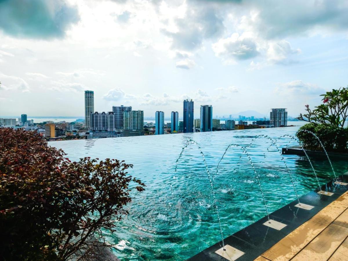 Beacon Executive Suite - Skypool Penang View Джорджтаун Экстерьер фото