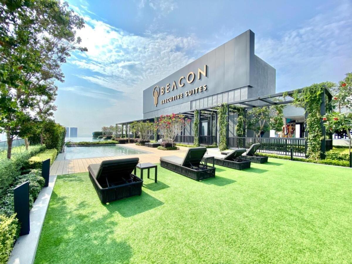 Beacon Executive Suite - Skypool Penang View Джорджтаун Экстерьер фото