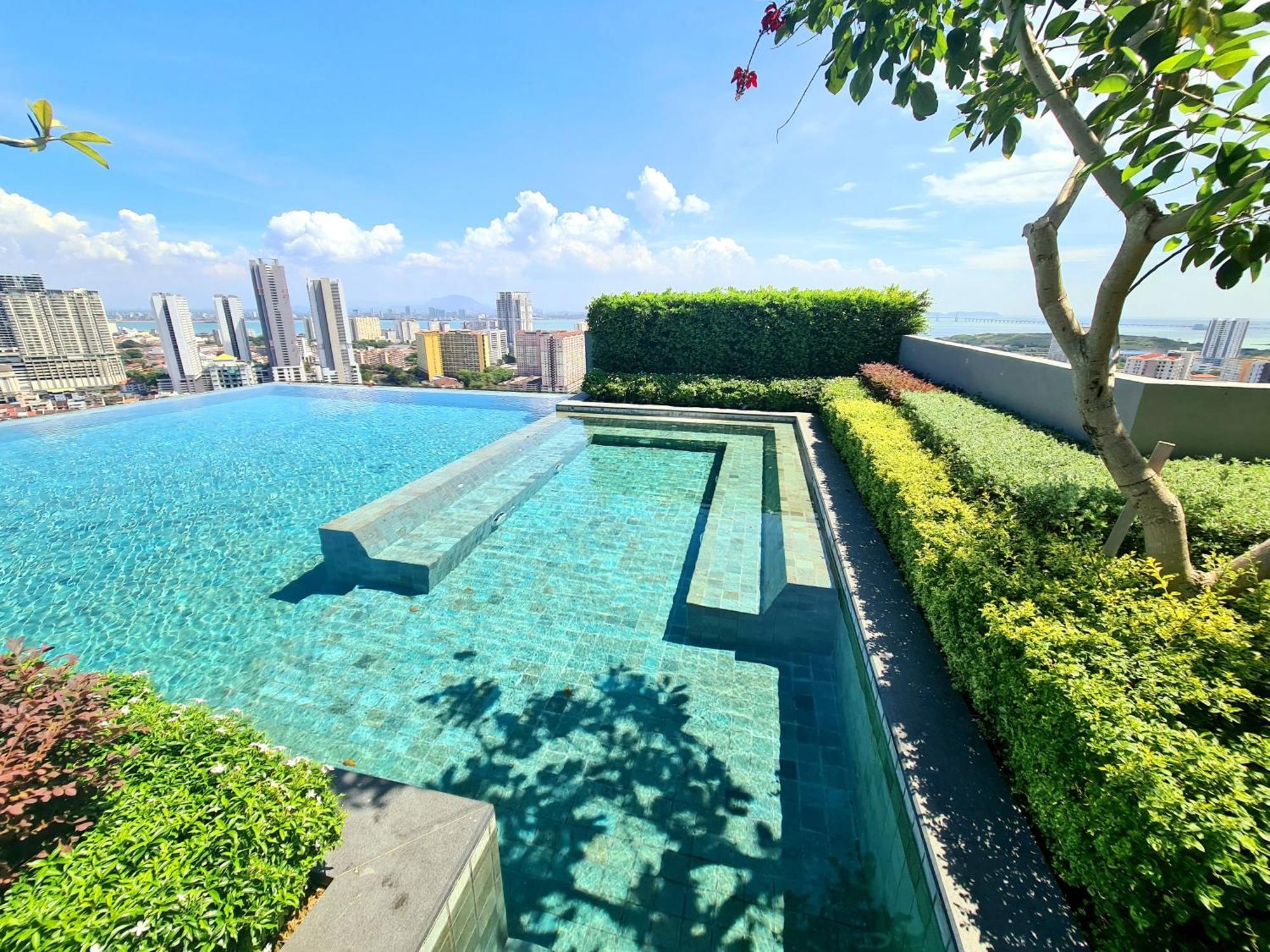 Beacon Executive Suite - Skypool Penang View Джорджтаун Экстерьер фото