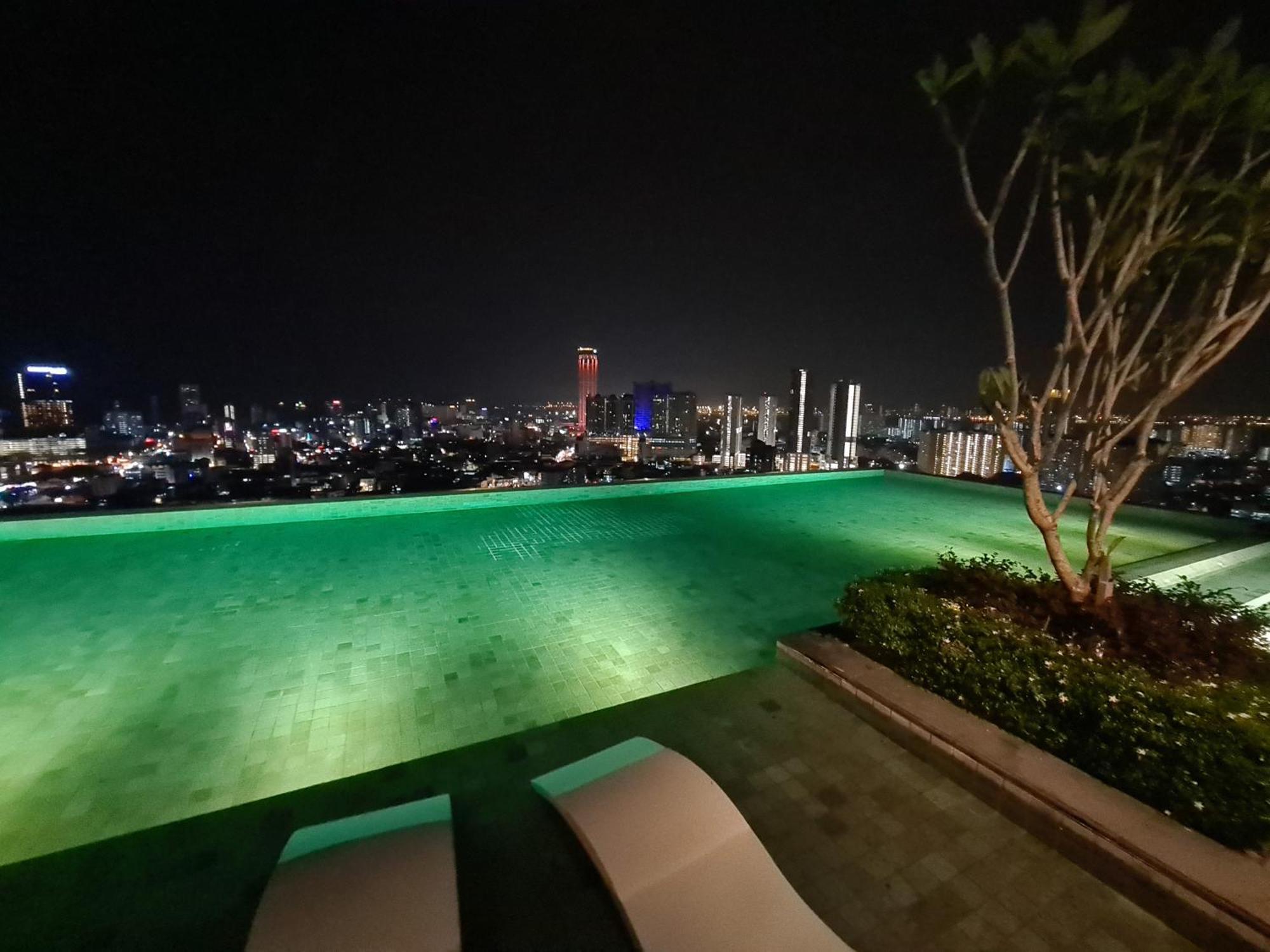 Beacon Executive Suite - Skypool Penang View Джорджтаун Экстерьер фото