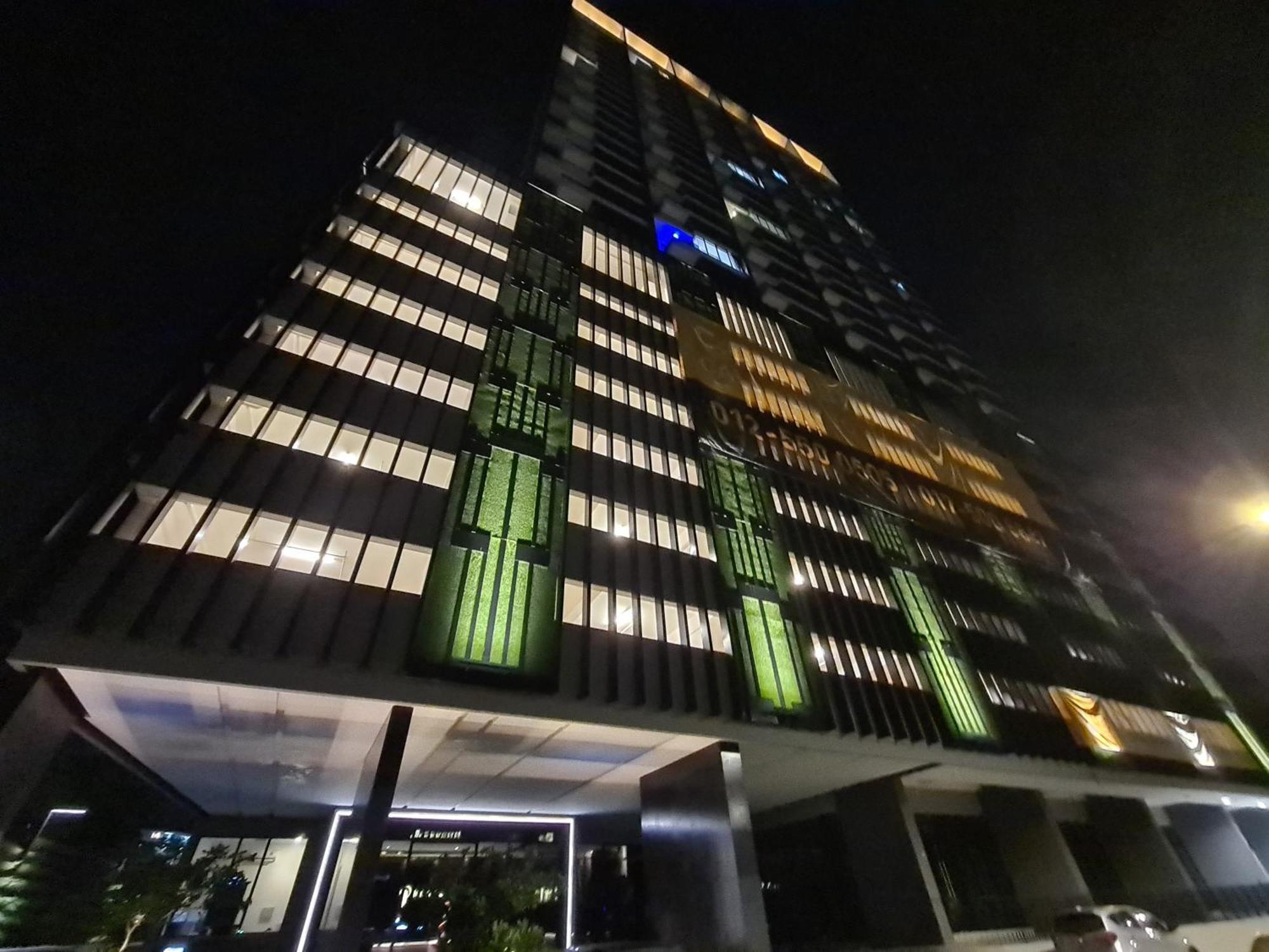 Beacon Executive Suite - Skypool Penang View Джорджтаун Экстерьер фото