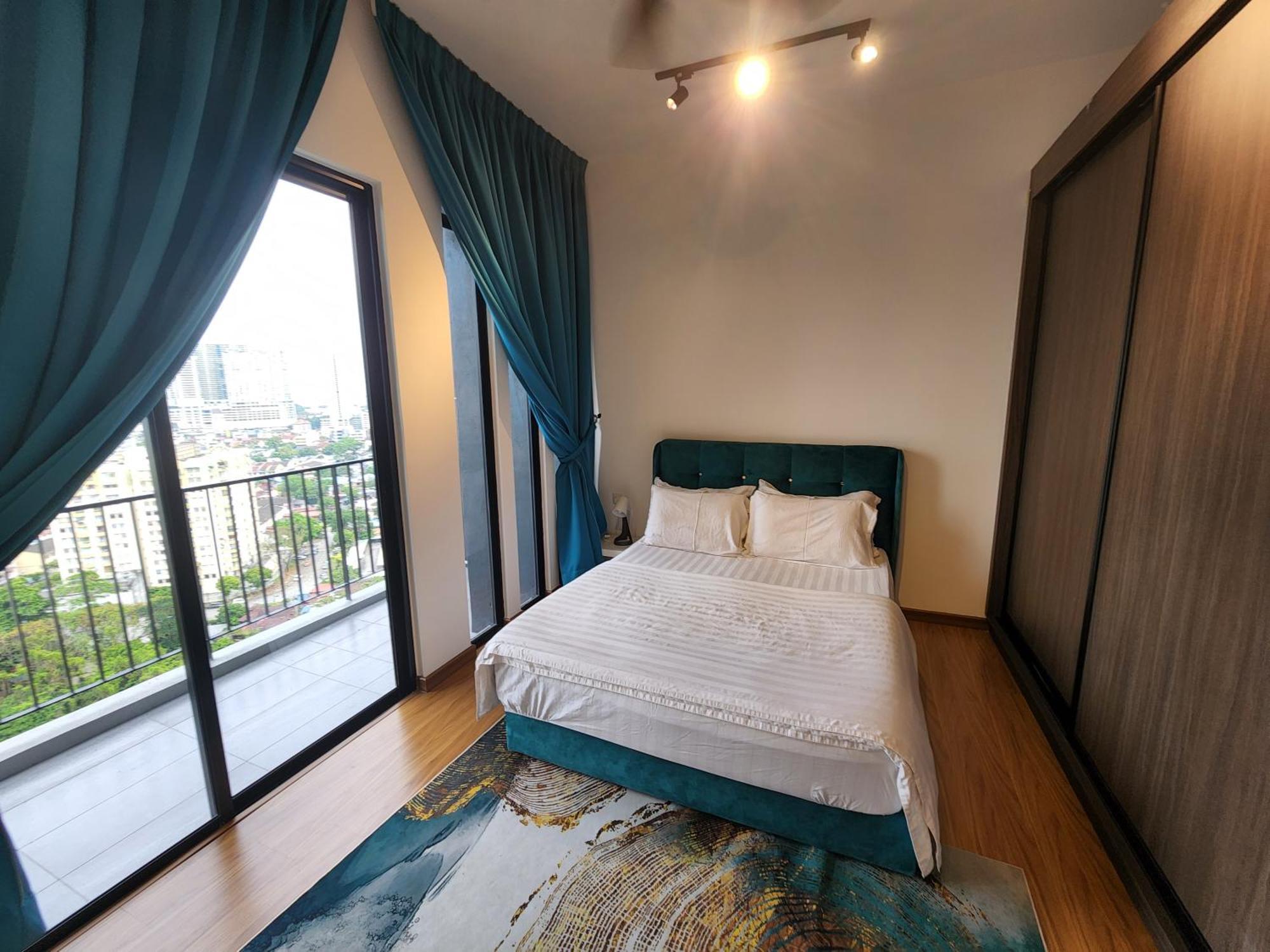 Beacon Executive Suite - Skypool Penang View Джорджтаун Экстерьер фото